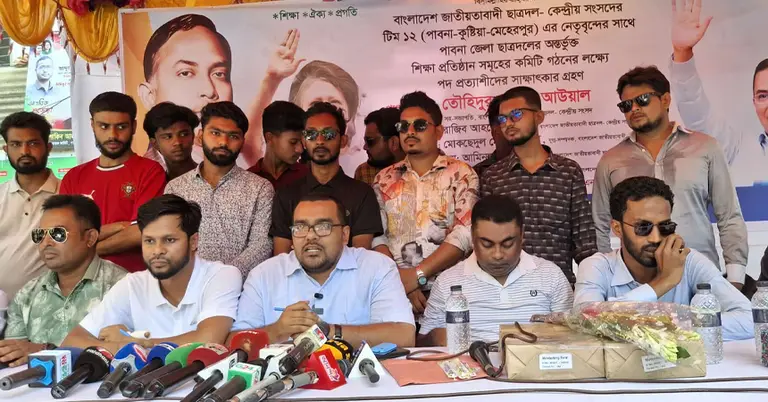 কথা বলছেন কেন্দ্রীয় ছাত্রদল সহ-সভাপতি তৌহিদুর রহমান আউয়াল